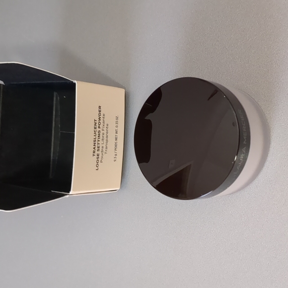 Laura Mercier Translucent Loose Setting Powder, Mini - Picture 4 of 6